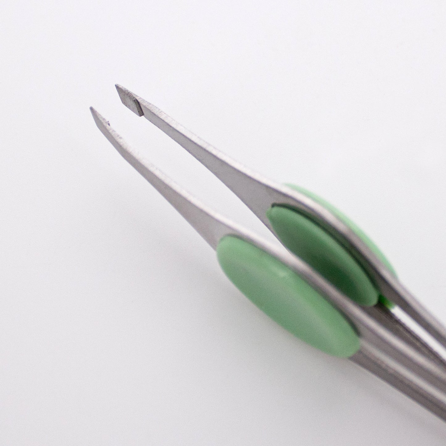 SLANT TIP TWEEZER W. GRIP (JADE)